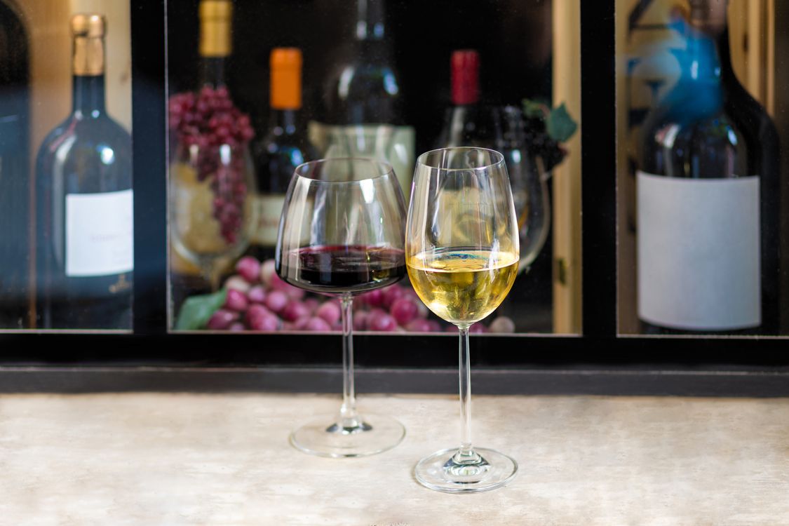 Red wine and sparkling wine in glasses